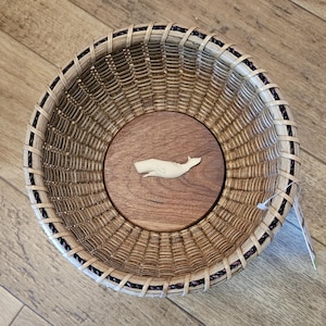 Handcrafted and Handwoven 7&quot; Round Nautical Nantucket style Candy Dish w/Ball feet
