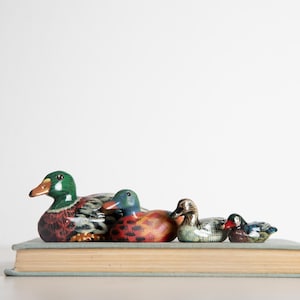 Vintage Wooden Duck Figurine – Hand-Painted Bird Collectible – Mallard Duck Gift or Display Piece