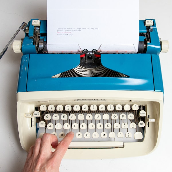 Imperial Safari Typewriter, Made in Portugal, QWERTY Keyboard, 1960s Working Typewriter