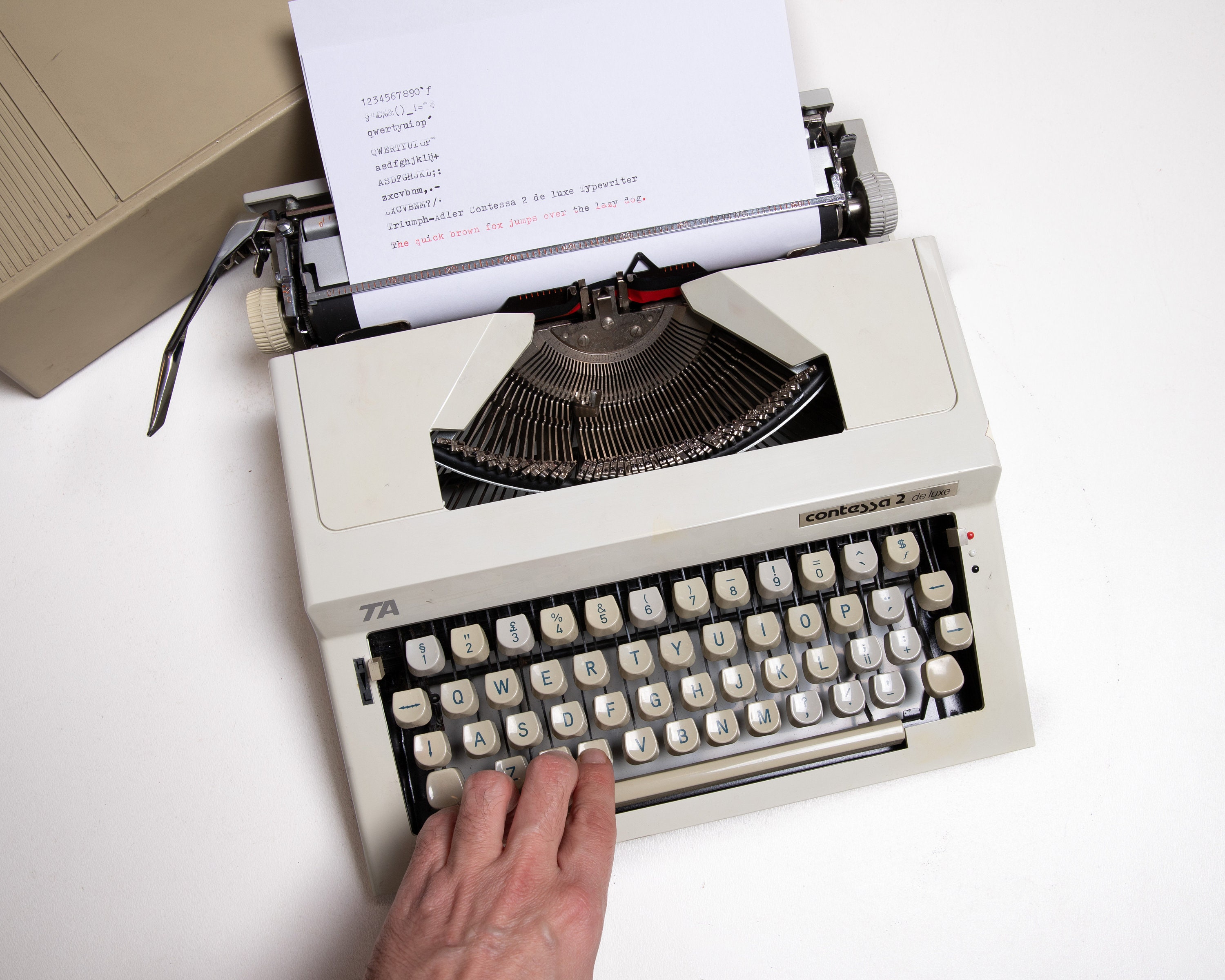 ERGONOMIC KEYBOARD - Rheinmetall Herold Typewriter - Working
