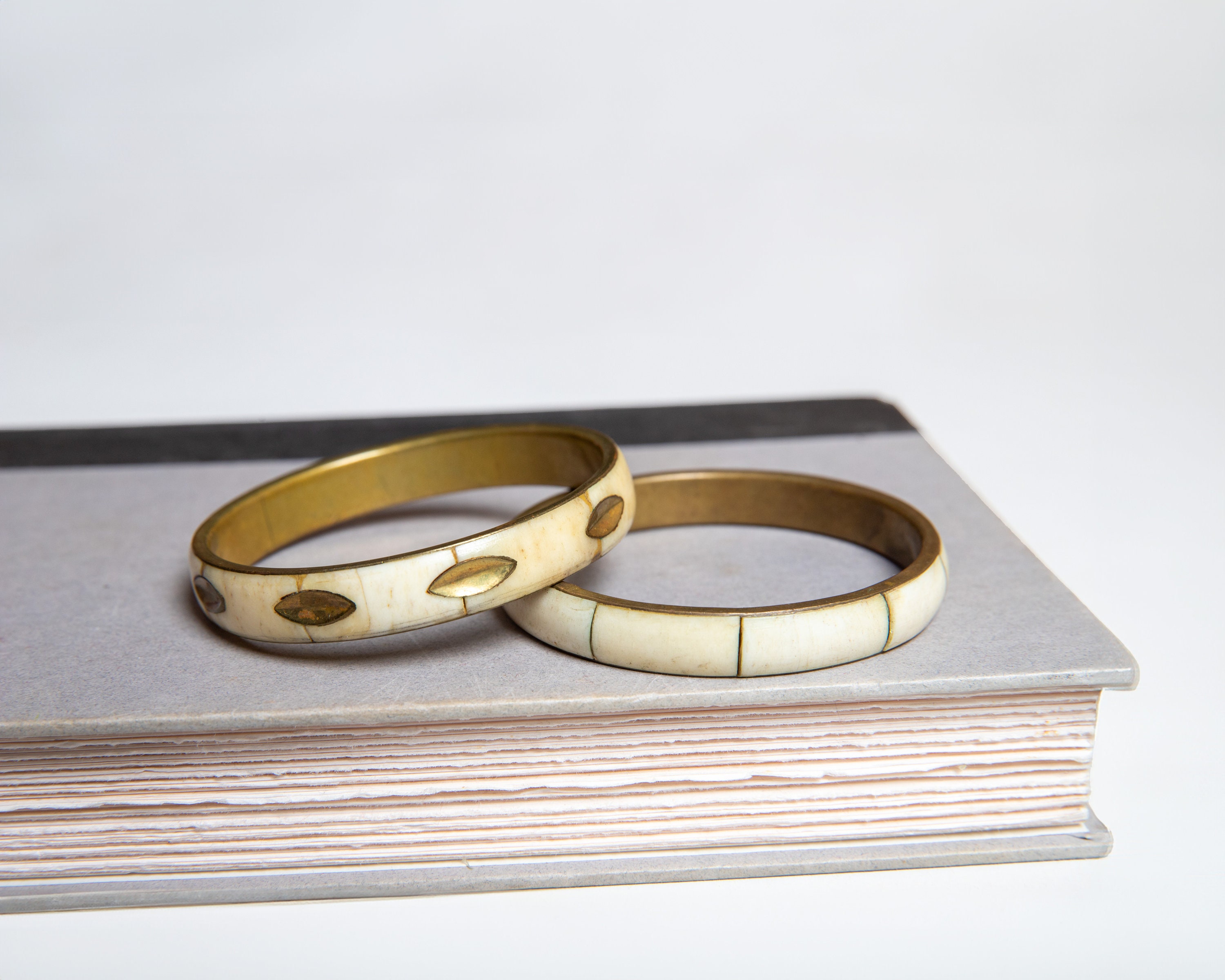Bracelets Ethniques Vintage – Lot De 2 Joncs En Os Et Laiton, Fermoir Glissière