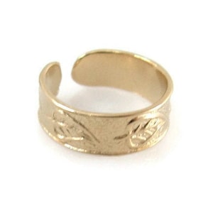 Toe ring. Gold toe ring. Classic toe ring. Adjustable toe ring. gift ideas. Gift for her. Body jewelry. toe gold band. boho toe ring. gift