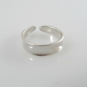 Sterling silver toe ring. Classic toe ring. Adjustable toe ring. gift ideas. Gift for her. Body jewelry. bridesmaid gift .14k toe ring