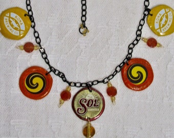 Collar SUN con tapa de botella reciclada, collar SUN con tapa de botella reciclada, collar SUN con tapa de botella respetuosa con el medio ambiente
