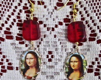 Vintage Mona Lisa dangle earrings with red glass beads