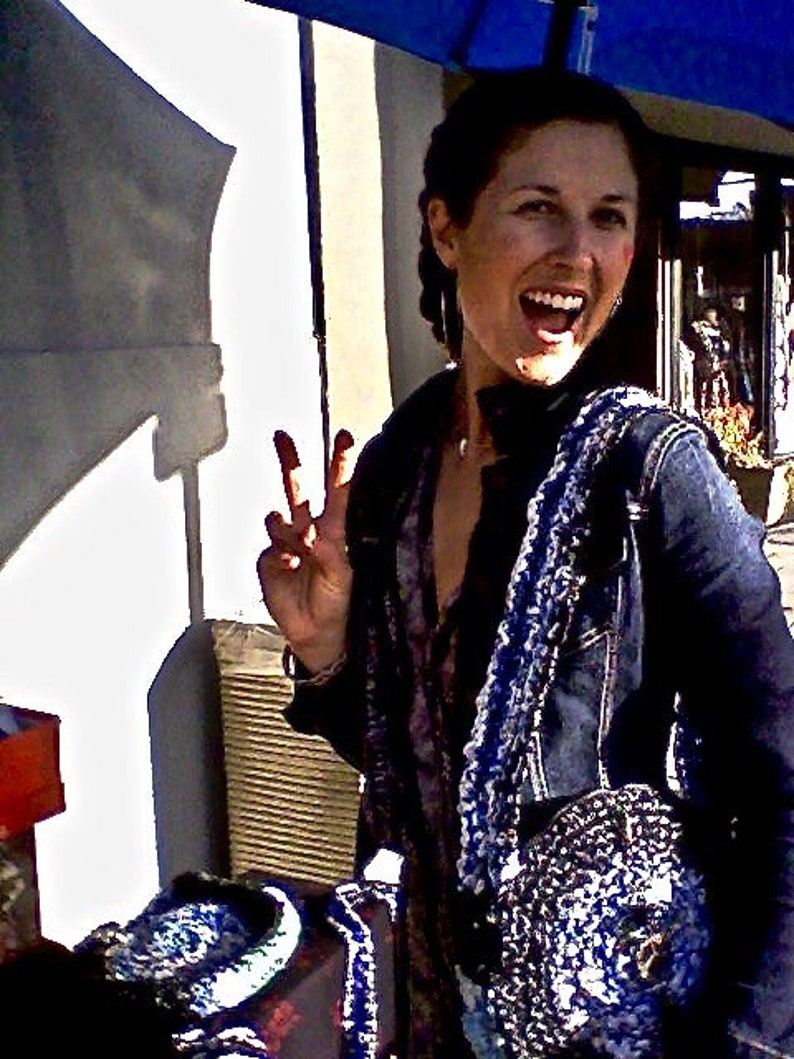 Recycled plastic shoulder bag, Peace on Earth hand crocheted,Eco Friendly purse with zipper, Zero Waste Peace bag immagine 6