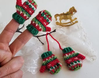 Mini zig zag Christmas mitten pairs or ornaments / Christmas elf mittens / mitten gift toppers