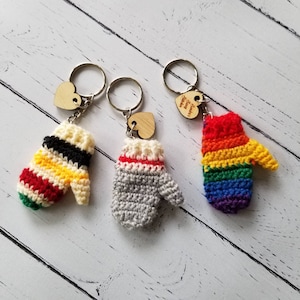 Mitten key chain / Handmade mini mitt quarter keeper keychain / mitten zipper pull / sock monkey mitten purse charm