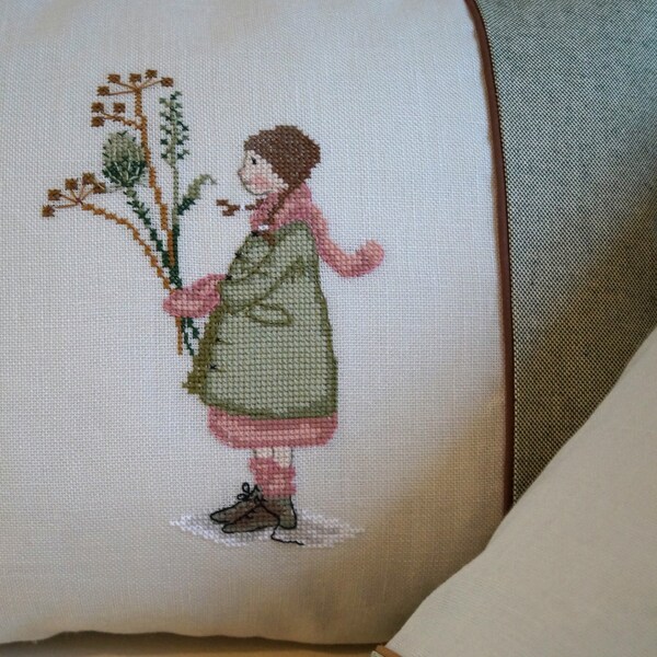 Cushion WINTERFREUDEN girl with flowers in cross stitch by Rosa4052