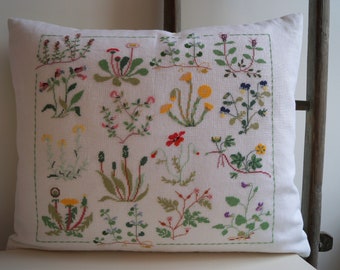 Cushion flower meadow in cross stitch by Rosa4052