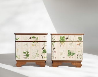 Zweedse Nordens Flora-illustraties op nachtkastjes