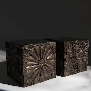 &quot;Paar Brutalist &quot;&quot;Sculptura&quot;&quot; Würfel-Tische / Sockel von Adrian Pearsall für Craft Associations.&quot;