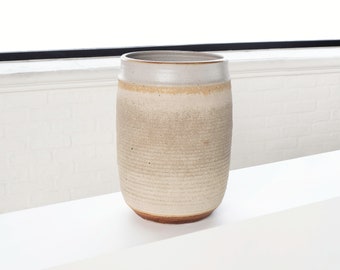 Bob Kinzie Tan Glazed Hand Thrown Cylinder Planter for Affiliated Craftsmen, California 1960s