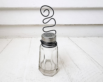 Wire photo stand from upcycled salt shaker / Small photo holder