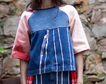 Bluza damska z denimu z recyklingu, wybielony i pomalowany top z denimu poddanego dekonstrukcji.