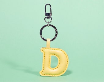 Dije de cuero para bolso con la letra D - Llavero con inicial personalizada - Dije de monedero con monograma hecho a mano - Regalo para ella