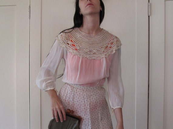 1930's 40's Rayon Blouse w/ Gold Netting sz Sm