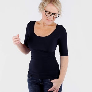 Black Top / Black Basic Blouse / Quarter Sleeve Top / Black Tee / Elbow Sleeve Blouse / Fitted Top / Everyday Shirt / Cleavage Top