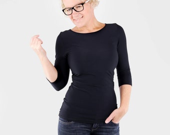 Basic black top/blouse with 3/4 sleeves and crewneck in slim fitted style - high quality minimalist stretchy tee shirt for every day wear