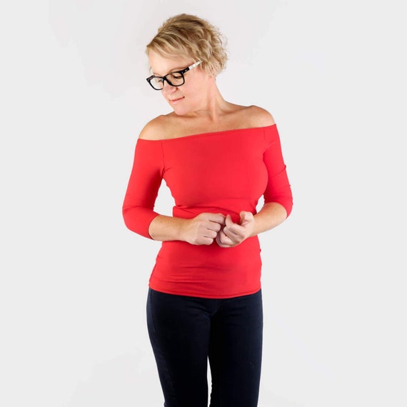 Rode off shoulder top bardot top off shoulder shirt unieke top rode damestop top met lange mouwen minimalistisch shirt rode aansluitende top Etsy Nederland