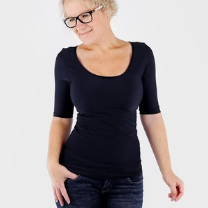 Black Top / Black Basic Blouse / Quarter Sleeve Top / Black Tee / Elbow Sleeve Blouse / Fitted Top / Everyday Shirt / Cleavage Top