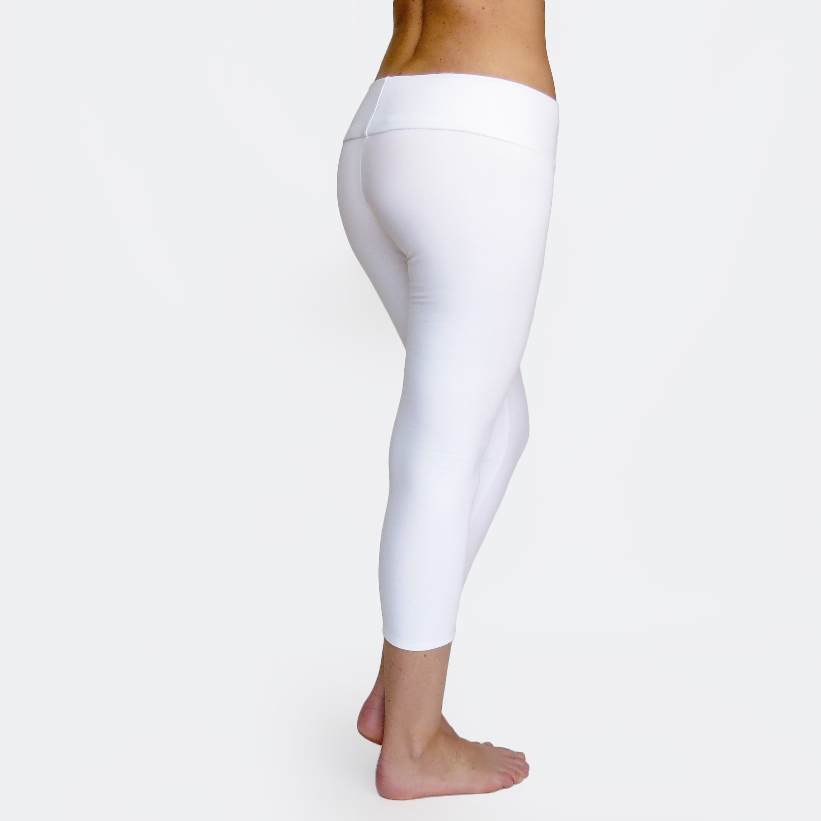 Fashnice Ladies Capris High Waisted Plus Size Capri Leggings Elastic Waist  Oversized Jeggings Stretchy Sports Workout Pant White 3XL 