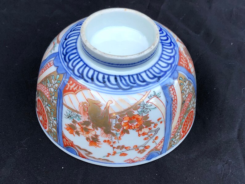 An antique Japanese Imari porcelain covered bowl 19th century