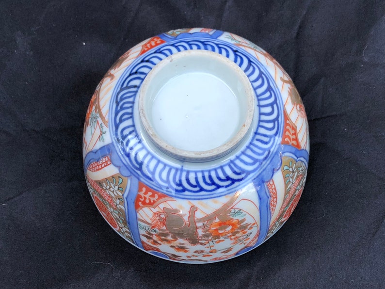 An antique Japanese Imari porcelain covered bowl 19th century