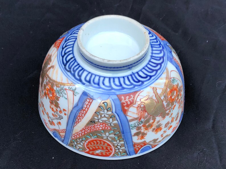 An antique Japanese Imari porcelain covered bowl 19th century