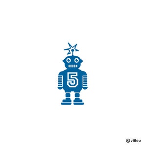 Könnte beinhalten: Ein blauer Roboter mit der Nummer 5 auf der Brust und einem Stern auf dem Kopf.