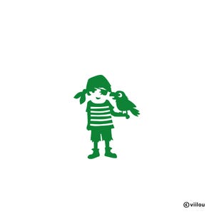 Könnte beinhalten: Eine grüne Silhouette eines Mädchens, das einen Piratenhut trägt und einen Vogel hält. Das Mädchen trägt ein gestreiftes Hemd und hat Zöpfe.