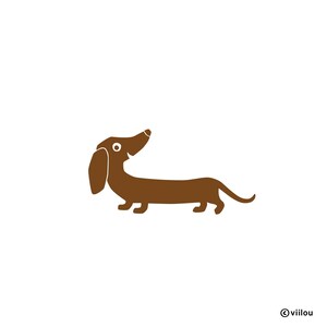 Op de afbeelding: Illustratie van een bruine teckel op een witte achtergrond. De hond is afgebeeld in een eenvoudige, cartoonachtige stijl, met een lang lichaam, korte poten en flaporen. De hond kijkt omhoog met een vrolijke uitdrukking.