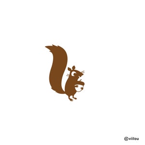 Può includere: Silhouette marrone di uno scoiattolo dei cartoni animati che tiene una ghianda. Lo scoiattolo ha una coda grande e soffice ed è ambientato su uno sfondo bianco. L'immagine ha un design semplice e pulito.