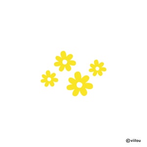 Può includere: Quattro margherite gialle con centri bianchi sono sparse su uno sfondo bianco.