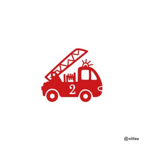 Puede incluir: Camión de bomberos rojo con una escalera, una manguera y el número 2 en el lateral.