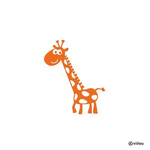 Può includere: Silhouette di giraffa arancione con macchie bianche, in piedi su uno sfondo bianco.