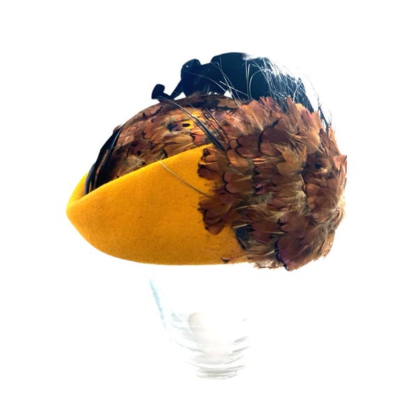 Vintage Fascinator Pheasant Feather Hat 1950s Gold Felt  display picture 1
