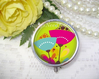 Flower Pill Case, Pill Box, Pill Container, Mint Case, Best Friend Gift, Medicine Organiser, Retro Flower.