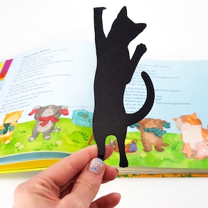 Bookmark Cat Got Stuck, Small Personalized Bookish Gift for Best Friend, Cat Lovers, Avid Readers, Stocking Filler for Bookworms.