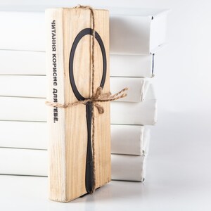 Black metal bookmark Magnifying Glass fastened to the wooden block.