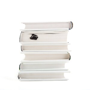 Metal Bookmark Happy Reading Skeleton by Coolbookmark on Etsy. Perfect gift for horror book lovers with a sense of humour. Great Scary party favor. Unique Eco friendly gift packaging ready to give.