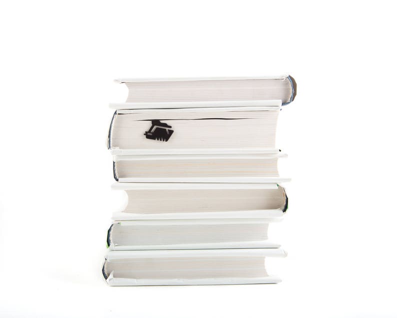 Metal Bookmark Happy Reading Skeleton by Coolbookmark on Etsy. Perfect gift for horror book lovers with a sense of humour. Great Scary party favor. Unique Eco friendly gift packaging ready to give.