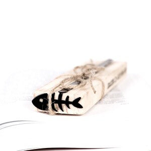 Unique Fishbone bookmark - Coolbookmark.