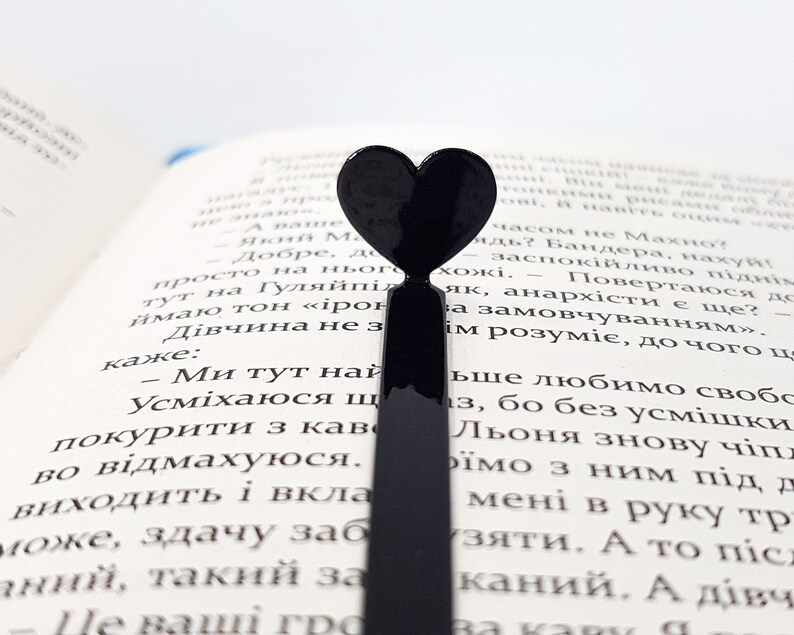 Bookmark Black Heart in the book.