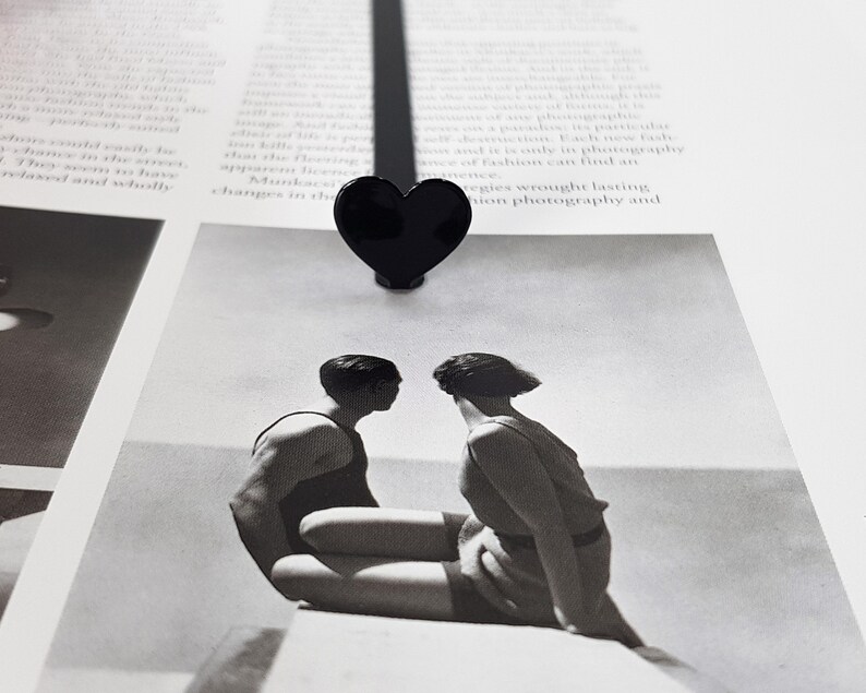 Bookmark the Black heart in the book - Coolbookmark.