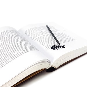 Unique Fishbone bookmark - Coolbookmark.