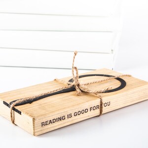 Black metal bookmark Magnifying Glass on the wooden block packaging.