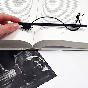 Scary Zombie Bookmark | When the Night Comes | Small Bookish Gift for Horror Fans | Halloween Reading Bookclub Party Favor