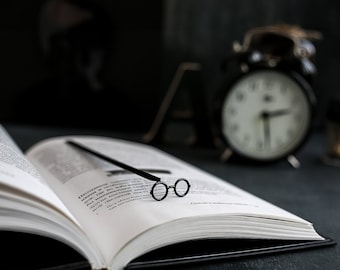 Metal Round Glasses Bookmark: Personalized Gift for Book Lovers