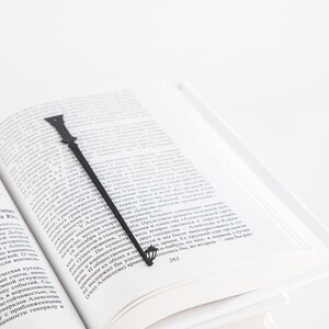 Metal bookmark Old Lamp Post.